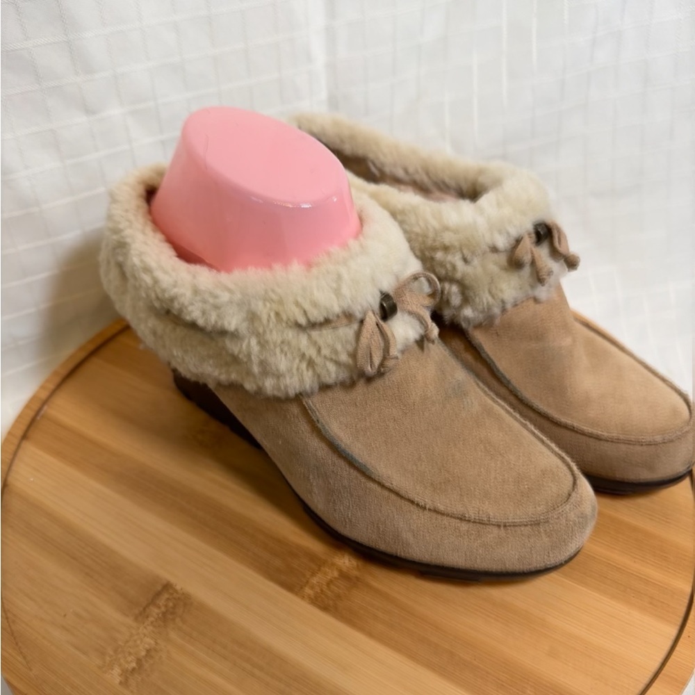 Women’s size 8 brown leather Johnson and Murphy Slip On Sherpa Wedges